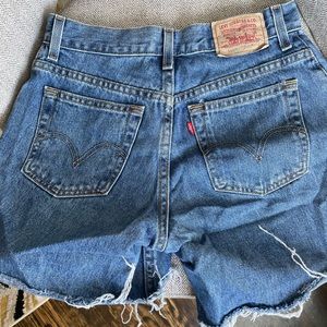 LEVI’S SHORTS